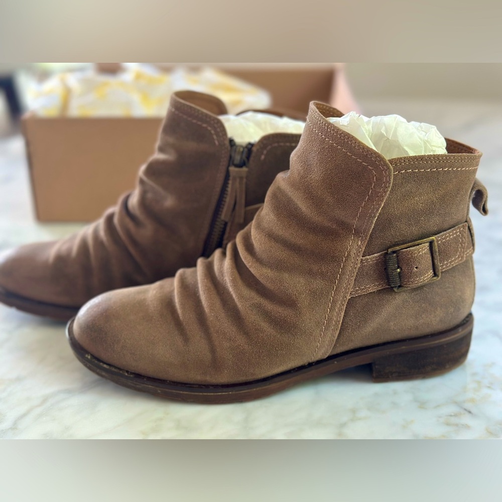 Sofft Light Grey Ankle Boots with buckle detail, EUC, size 7.5